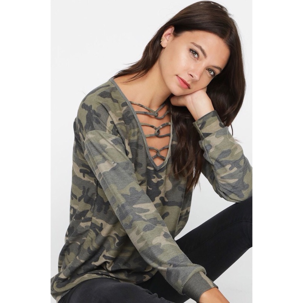 LAST ONE! Caged Neck Camouflage Top - Picture 5 of 7